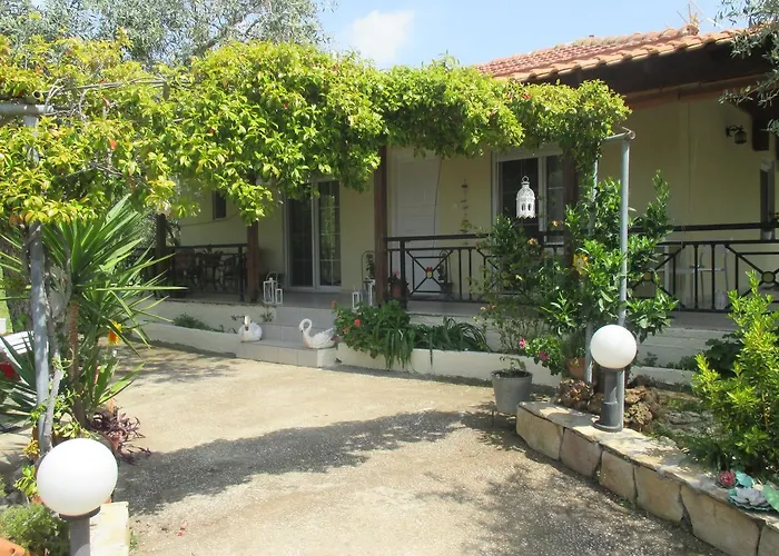 Elena's House Garden 別荘