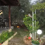 Nyaraló Elena's House Garden