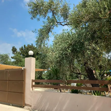 Elena's House Garden Tatil Evi