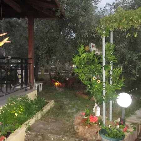 Holiday home Elena's House Garden