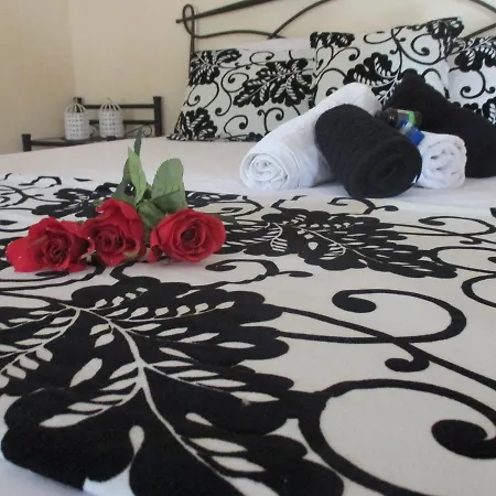 Elena's House Garden Holiday home *