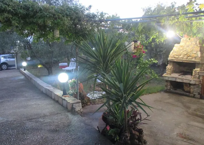 Elena's House Garden Tatil Evi *